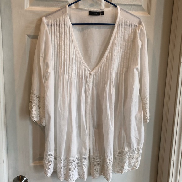 Apt. 9 Tops - White crochet trim flyaway